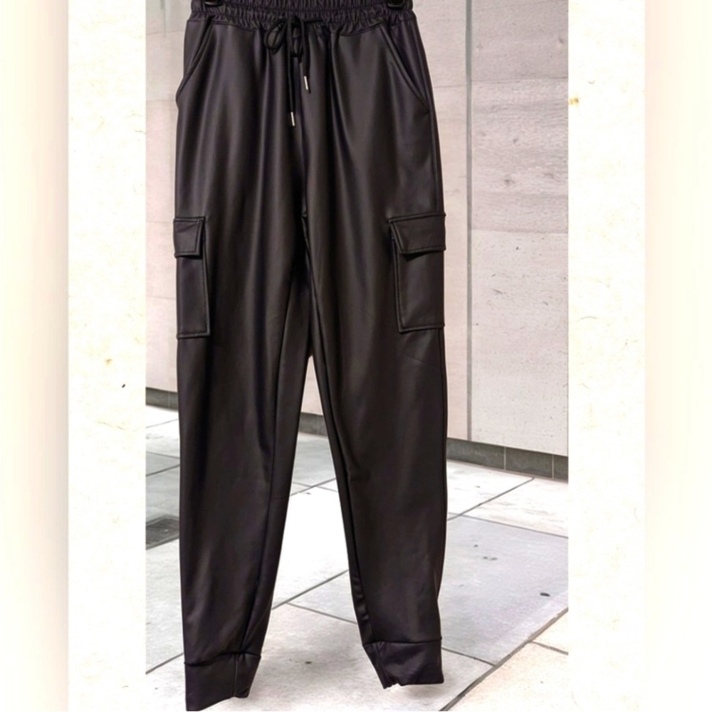 Black Faux leather Jogger Cargo Pants  Sz XL NWT Fits sz 12-14 misses.